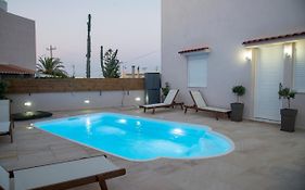 Lazaros Home